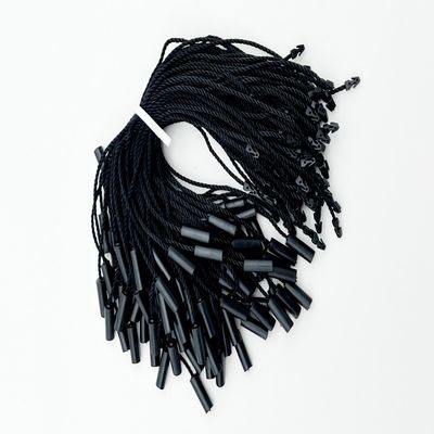 ユニバーサル ブラック ハング タグ ストリング 固定具 ロゴフリー 円筒形 3本糸ナイロンロープ
