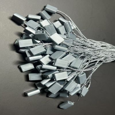 繊維の衣料品のためのカスタマイズされたアルミプラスチックハングタグ固定器