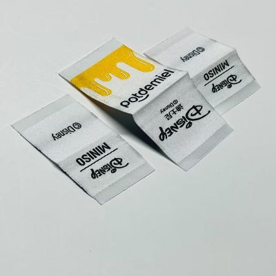 オーダーメイド 織物 衣料品 ラベル 衣料品 ラベル 0.4mm ロゴ 5000pcs