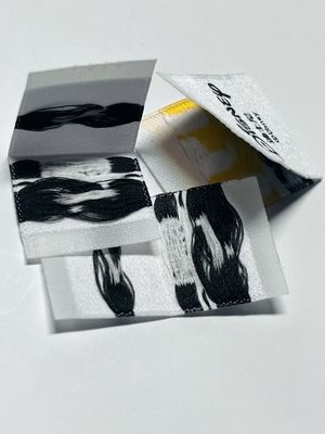 オーダーメイド 織物 衣料品 ラベル 衣料品 ラベル 0.4mm ロゴ 5000pcs