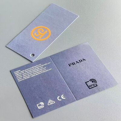 衣類のハングタグ スナップロックスタイル 製品へのハングタグの固定方法