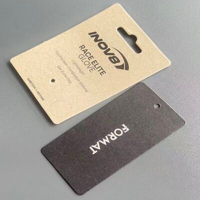 衣類メーカーと小売業者に適した製品に安全にタグを貼るために作られた丸いカスタム衣類ハングタグ